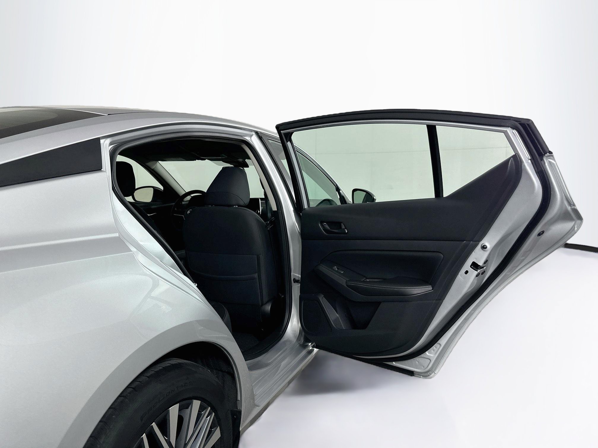 Used 2024 Nissan Altima 2.5 SV FWD image 28