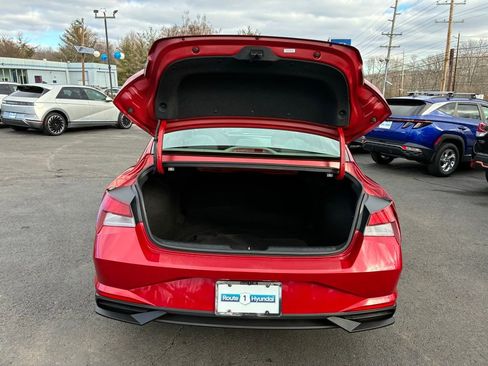 Used 2023 Hyundai Elantra SEL image 11