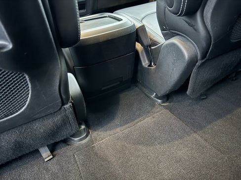 Used 2024 Chrysler Pacifica Select image 9