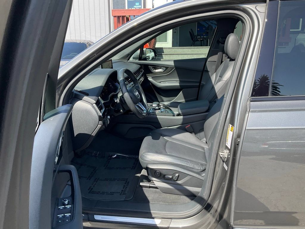 Used 2019 Audi Q7 3.0T Prestige w/ Prestige Package AWD/4WD image 17