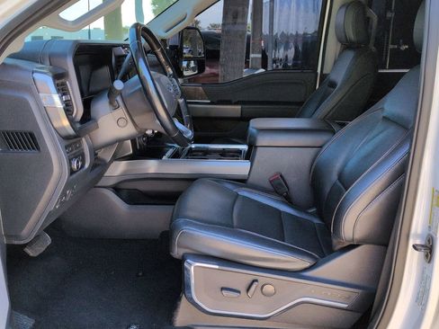 Used 2023 Ford F450 Lariat image 19