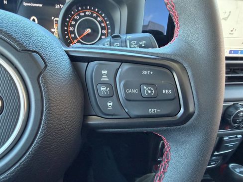 Used 2024 Jeep Wrangler Unlimited Rubicon image 27