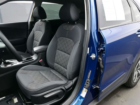 Used 2017 Kia Niro LX image 11