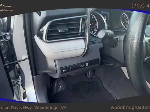 Used 2022 Toyota Camry LE image 12