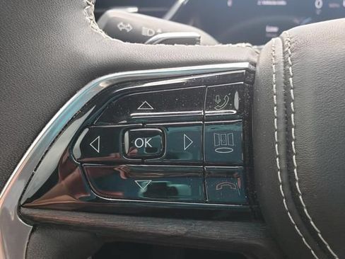 Used 2023 Jeep Grand Cherokee Overland w/ Luxury Tech Group IV AWD/4WD image 28