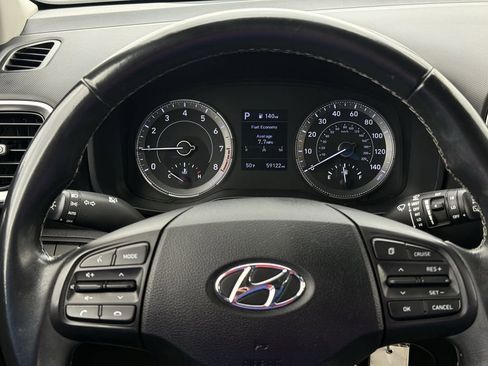 Used 2022 Hyundai Venue SEL image 16