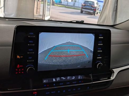 Used 2022 Toyota Sienna XLE w/ XLE Plus Package FWD image 38