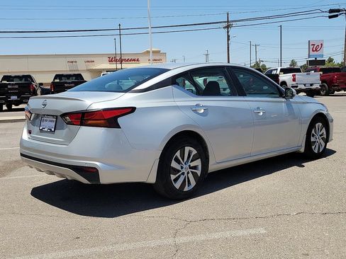 Used 2023 Nissan Altima 2.5 S FWD image 11