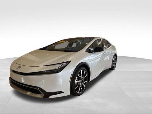 New 2026 Toyota Prius Plug-In Hybrid FWD image 3
