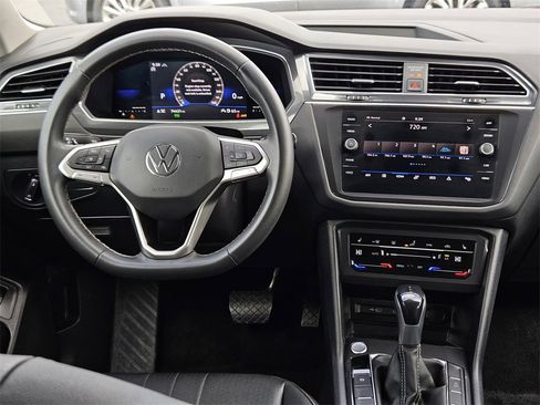 Used 2022 Volkswagen Tiguan SE image 11