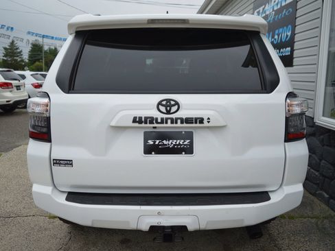 Used 2023 Toyota 4Runner SR5 Premium w/ Moonroof Package RWD image 4