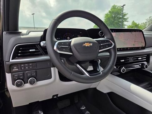 Used 2025 Chevrolet Suburban Premier AWD/4WD image 11