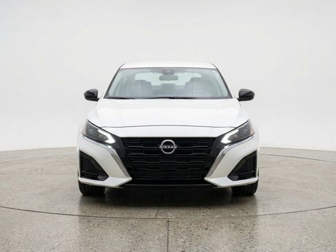 Used 2025 Nissan Altima 2.5 SV FWD image 2