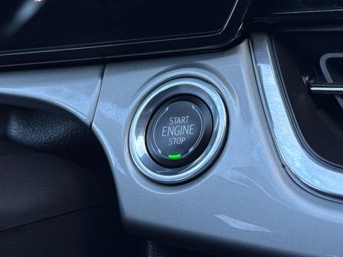 Used 2025 Chevrolet Trax LT FWD image 25