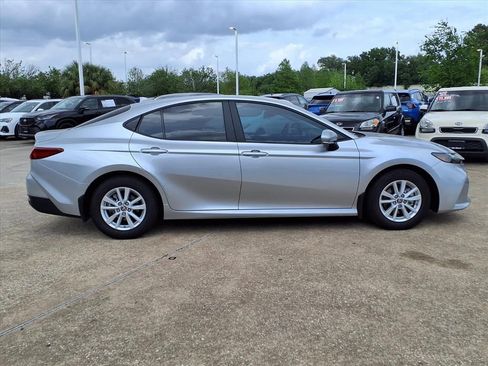 Used 2026 Toyota Camry LE w/ Convenience Package image 6