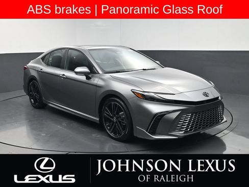 Used 2025 Toyota Camry XSE FWD image 3