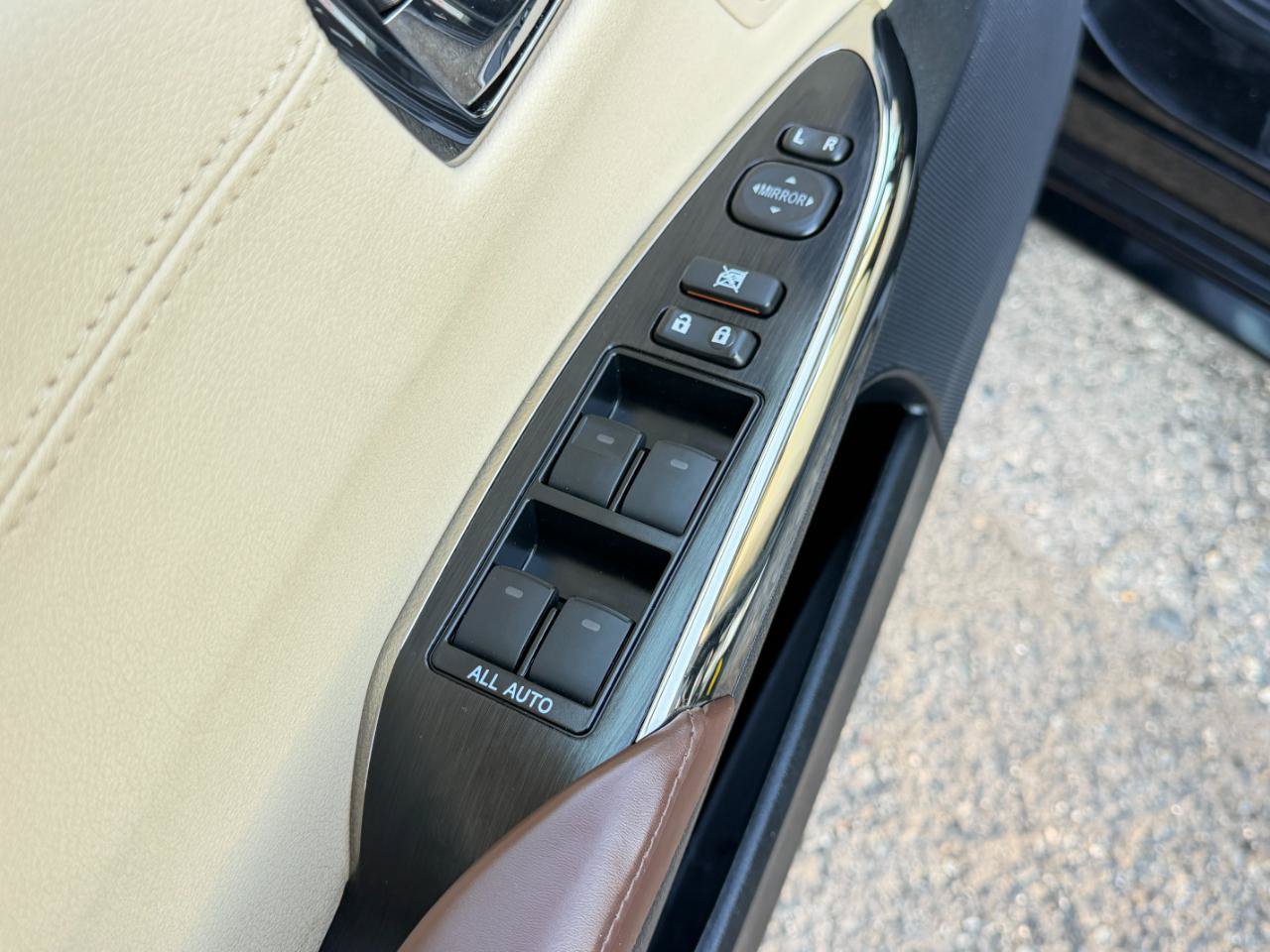Used 2015 Toyota Avalon XLE Touring FWD image 17