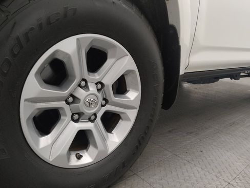 Used 2017 Toyota 4Runner SR5 Premium image 31