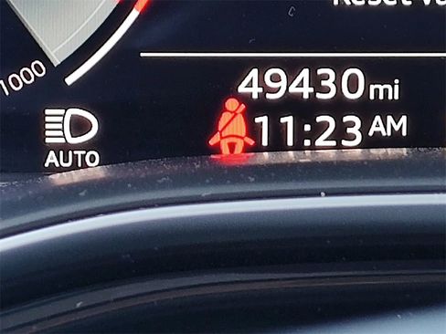 Used 2023 Audi Q8 Premium image 41