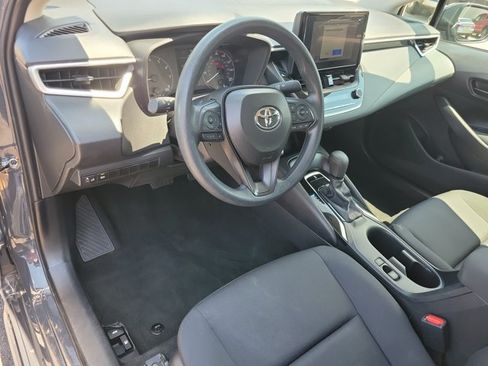 Used 2025 Toyota Corolla LE FWD image 4