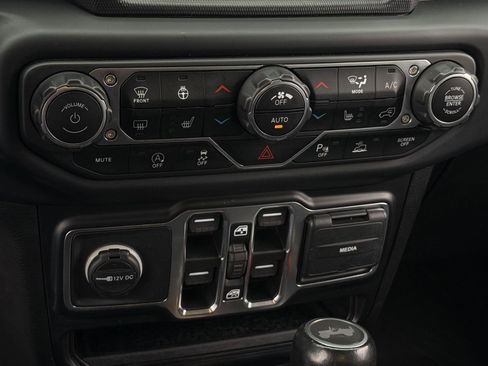 Used 2021 Jeep Wrangler Unlimited Sahara image 20