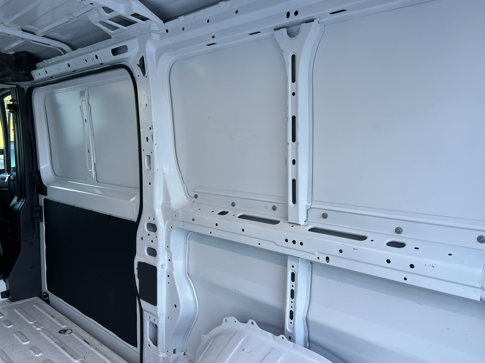 Used 2025 RAM ProMaster 2500 w/ Convenience Group FWD image 17