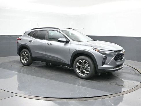 New 2026 Chevrolet Trax LT w/ Driver Confidence Package image 7