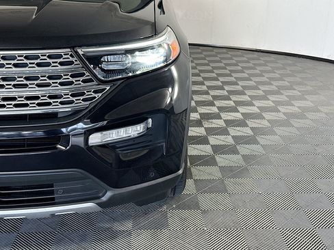 Used 2022 Ford Explorer Limited w/ Equipment Group 301A RWD image 9