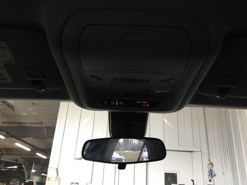 Used 2021 Chevrolet Equinox LT image 29