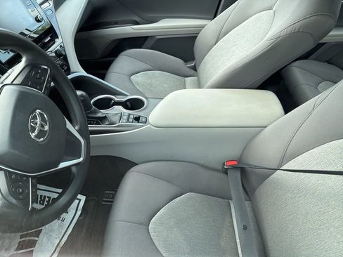 Used 2022 Toyota Camry LE image 6