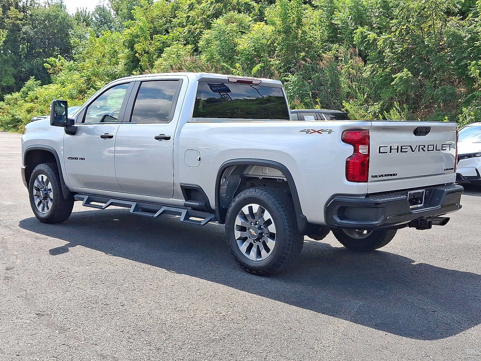 Used 2022 Chevrolet Silverado 2500 Custom w/ Custom Value Package AWD/4WD image 4