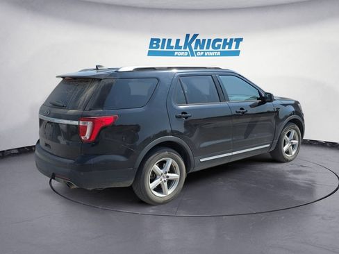 Used 2018 Ford Explorer XLT FWD image 5