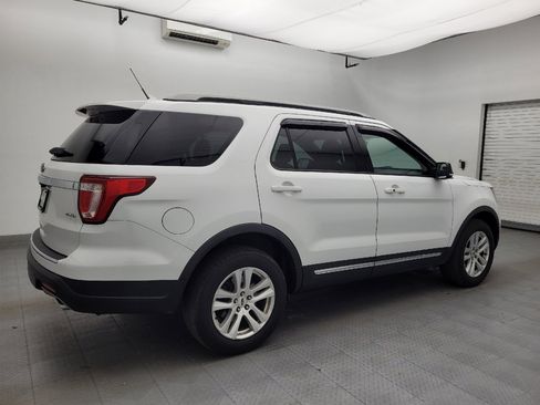 Used 2018 Ford Explorer XLT w/ Equipment Group 202A AWD/4WD image 10