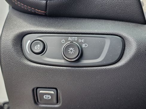 Used 2023 Chevrolet Blazer Premier FWD image 19