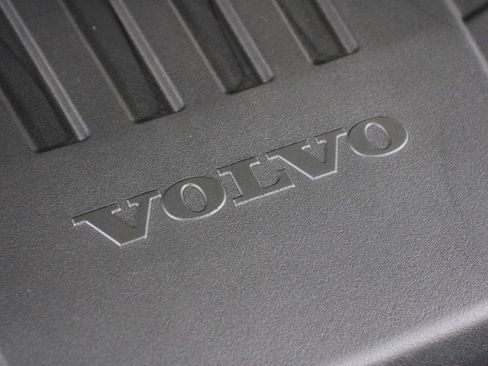 Certified 2023 Volvo XC60 B5 Ultimate w/ Climate Package image 25