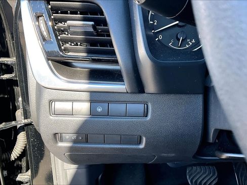 Certified 2022 Nissan Rogue SV image 32