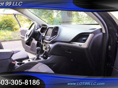 Used 2016 Jeep Cherokee Latitude image 17