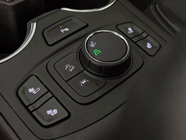 Used 2022 GMC Terrain SLT w/ Tech Package FWD image 26
