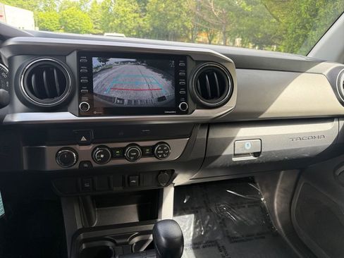 Used 2022 Toyota Tacoma SR5 w/ SR5 Appearance Package (SM) AWD/4WD image 19