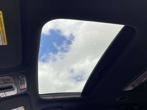 Used 2023 Kia Telluride EX w/ EX Captain's Chair Package image 18