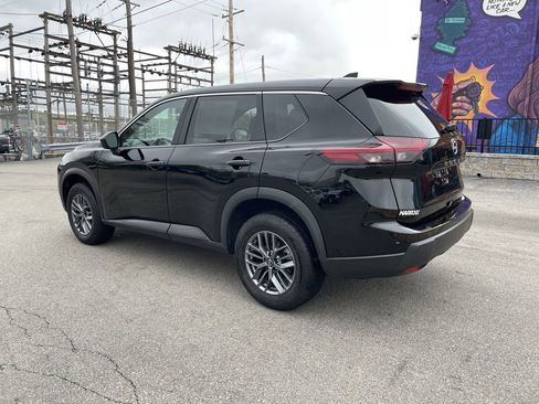 Used 2024 Nissan Rogue S FWD image 3