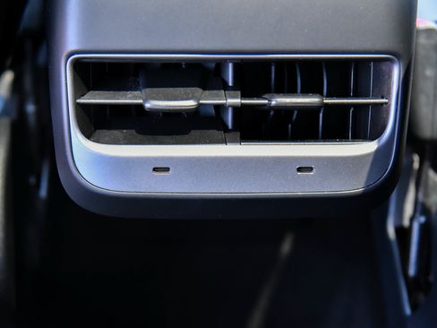 Used 2022 Tesla Model Y Performance AWD/4WD image 33