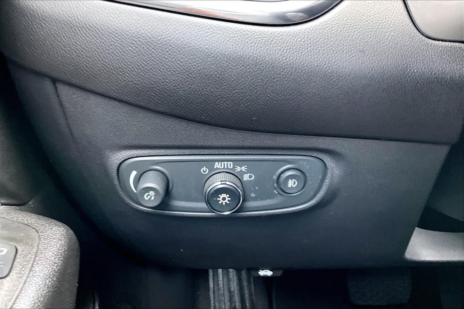Used 2020 Chevrolet Equinox LT FWD image 34