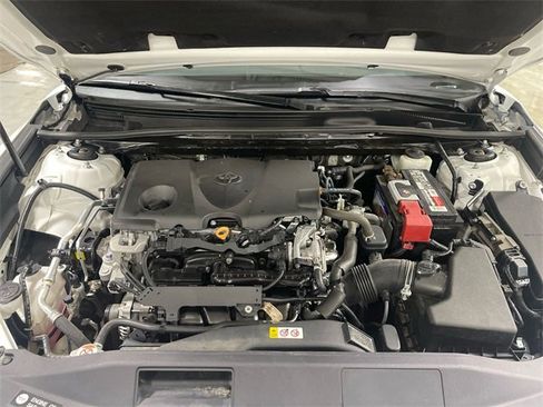 Used 2020 Toyota Camry SE image 25