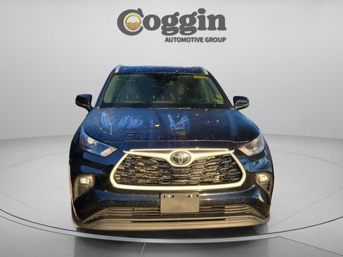 Used 2024 Toyota Highlander XLE image 4