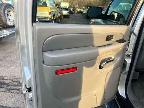 Used 2006 GMC Yukon XL Denali image 13