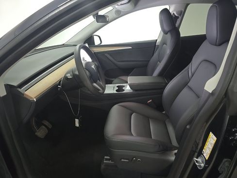 Used 2024 Tesla Model Y Long Range AWD/4WD image 5