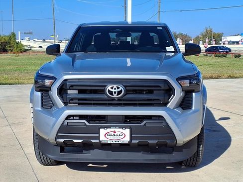 Certified 2025 Toyota Tacoma SR image 4