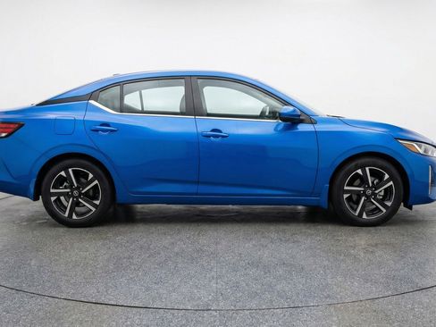 Used 2025 Nissan Sentra SV FWD image 11