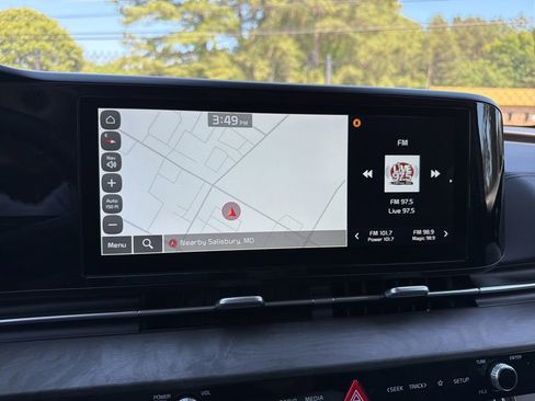 Used 2024 Kia Carnival EX FWD image 10